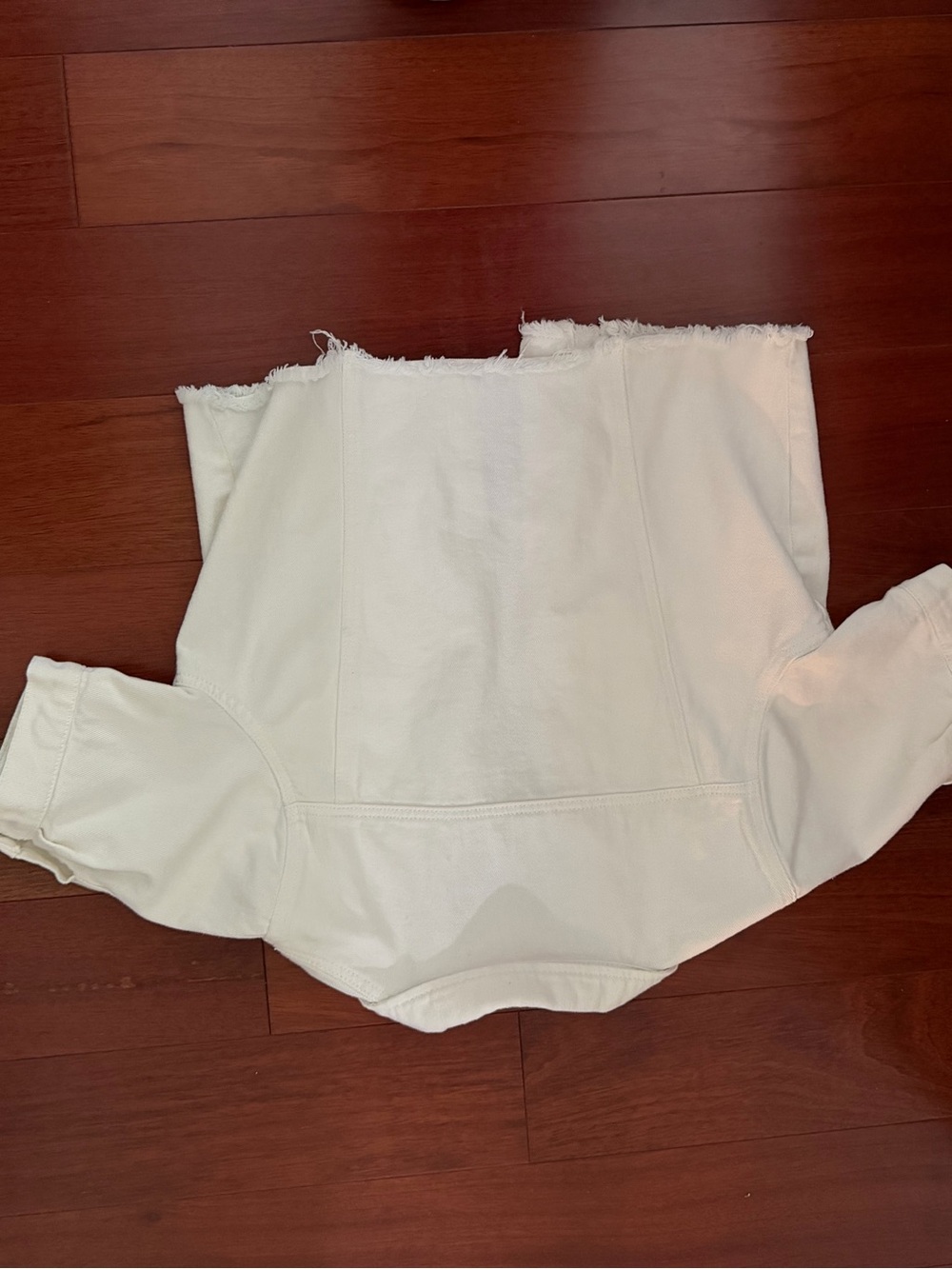 White Denim Jacket With Frayed Hem - Picture 4 of 4